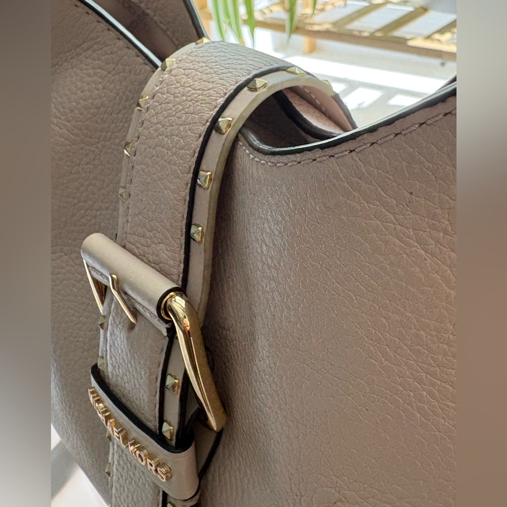 Michael Kors Powder Pink Pebbled Leather Shoulder Hobo with Gold Hardware - Picture 5 of 10